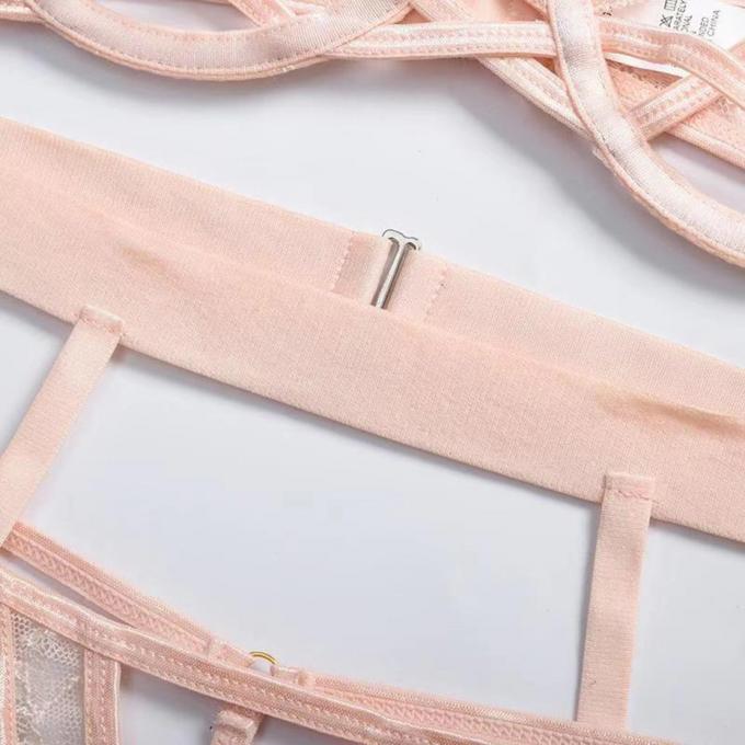 Les soutiens-gorge et les culottes sexy ont placé la cavité de sous-vêtements les culottes que sexy ont placé l'habillement de corps pour la lingerie de sexe