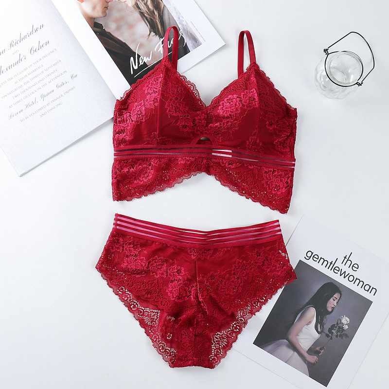 Les grands ballots lacent voient les soutiens-gorge 65KG Bralette confortable pour le grand buste