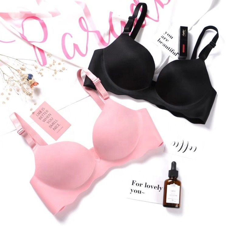 Le soutien-gorge sans fil sans couture de 38B 38C de soutiens-gorge sexy antibactériens de femmes soulèvent