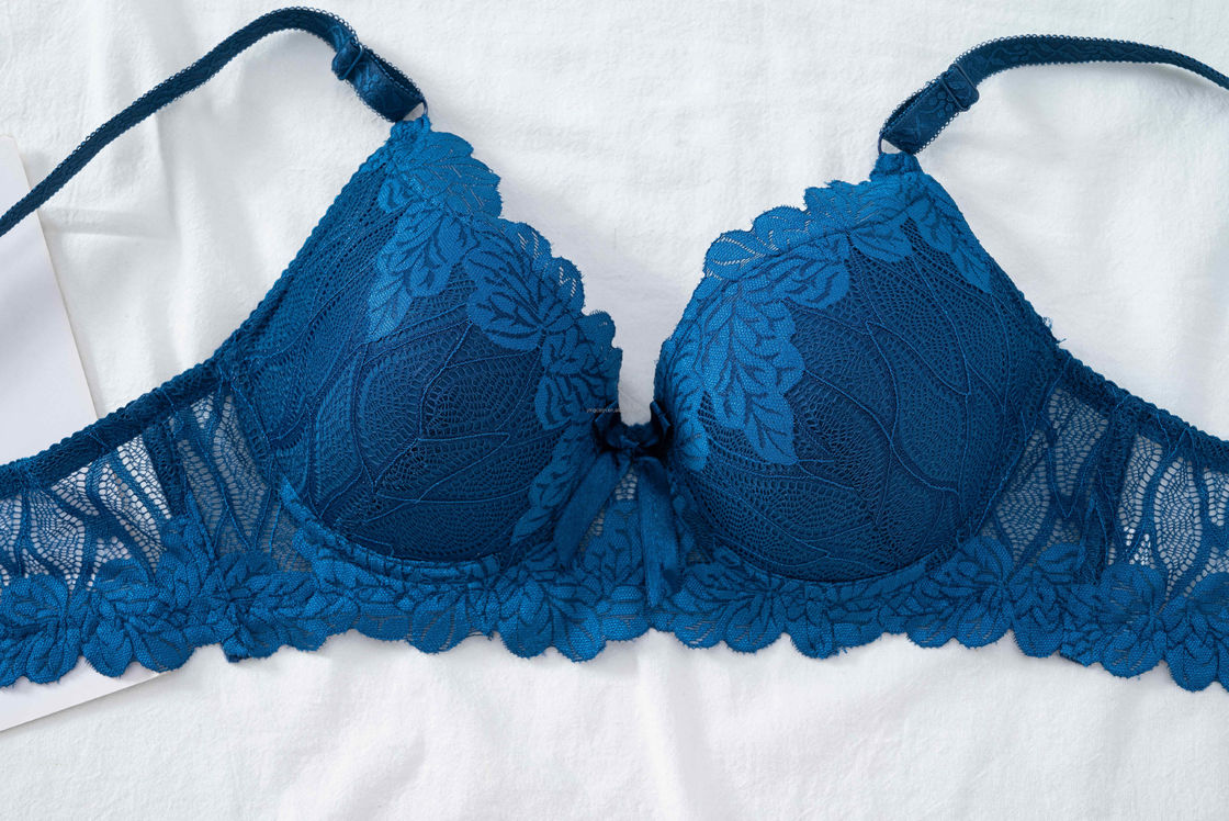 Les filles façonnent à 50-60kg les femmes sexy des soutiens-gorge 75B que sans couture 75C 75D soulèvent la radio