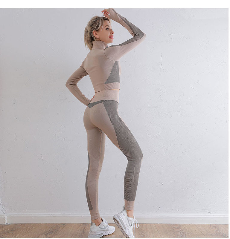 La hanche court-circuite les dames à nervures de soutien-gorge de sports de yoga 2/3 costume de gymnase de PCs courant des vêtements