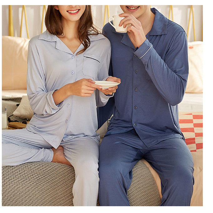 Les fibres lacent la Chambre tricotée par vêtements de nuit d'usage de sommeil de pyjamas de femmes de tissu